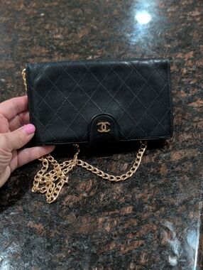 CHANEL Black Quilted Leather Crossbody Wallet with Gold Chain